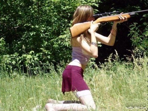 girl-holding-gun_thumb[2]